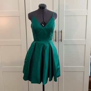 Emerald green prom homecoming cocktail dress size 2